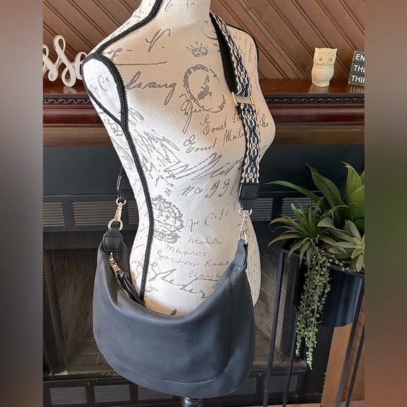 Black Shoulder Bag with Woven Strap – Excellent Condition - Picture 2 of 7